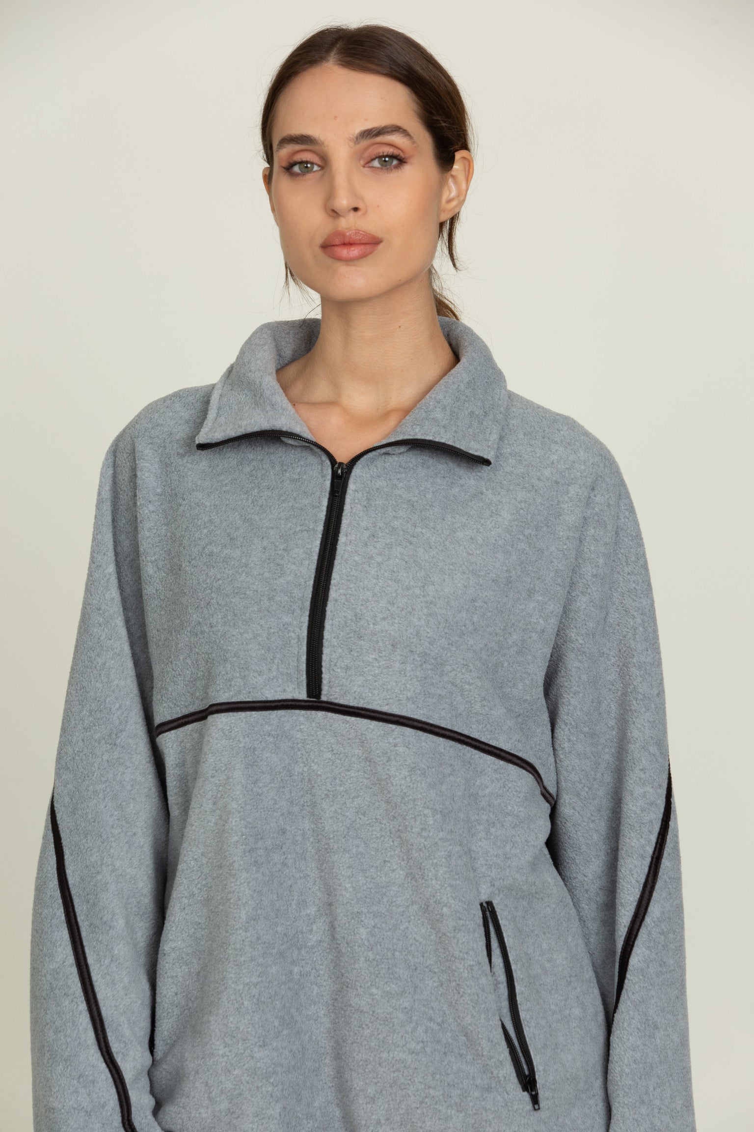 Heather Grey Minimalistic Half-Zip Pullover – Gold Hinge