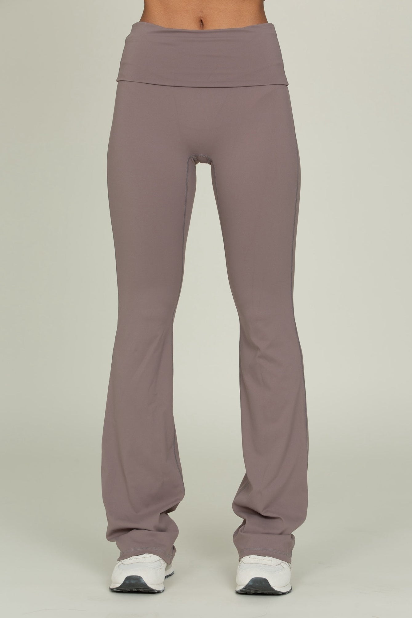 Acka original over flare sweat アイボリー Ash Essential Foldover Flare Pant – Gold Hinge