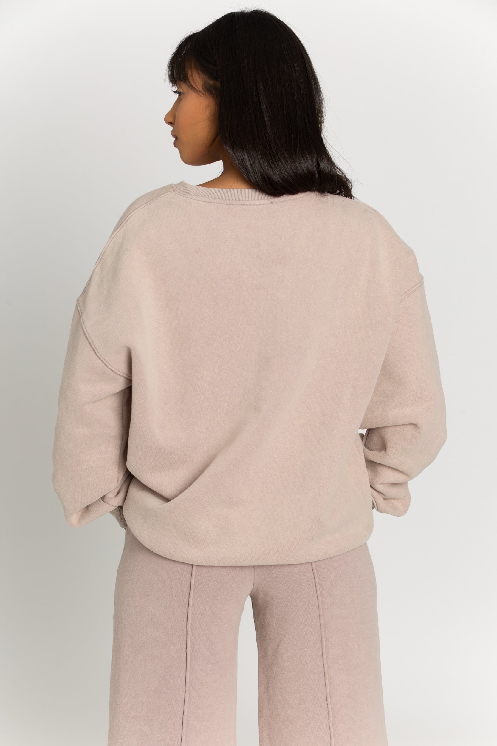 Get the cozy and trendy look you want with our new favorite crewneck. It features a boxy, oversized fit that's perfect for lounging, plus a unique acid wash for a lived-in feel. Complete the look with the matching seamed sweatpants for a cool style that your friends will envy.